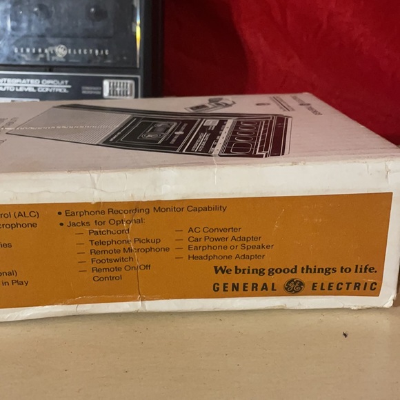 Vintage GE 3-5015 AC/DC cassette tape recorder - Picture 7 of 8